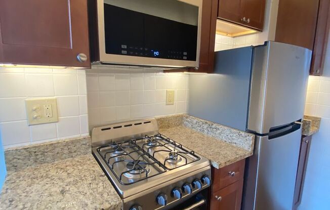 1 bed, 1 bath, 700 sqft, $1,985, Unit 429-402