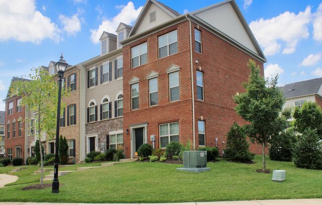 Coming Soon! Stately 3-Level End Unit Townhome w/3 Bedrooms/3 Baths, Gourmet Kitchen, Hardwood Floors, 2-Car Garage, Deck in Chadds Ford Landing