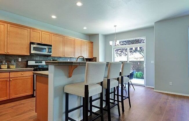 Beautiful 4 bedroom/2.5 bath Home in Newberg