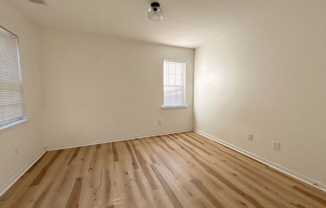 3 beds, 2 baths, $1,900, Unit Unit D