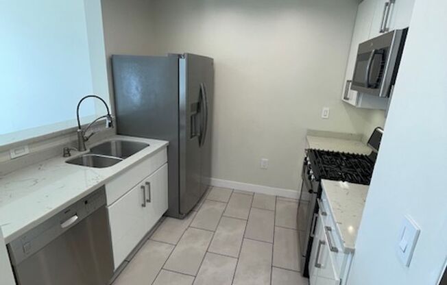 2 beds, 1 bath, 760 sqft, $2,845, Unit 704