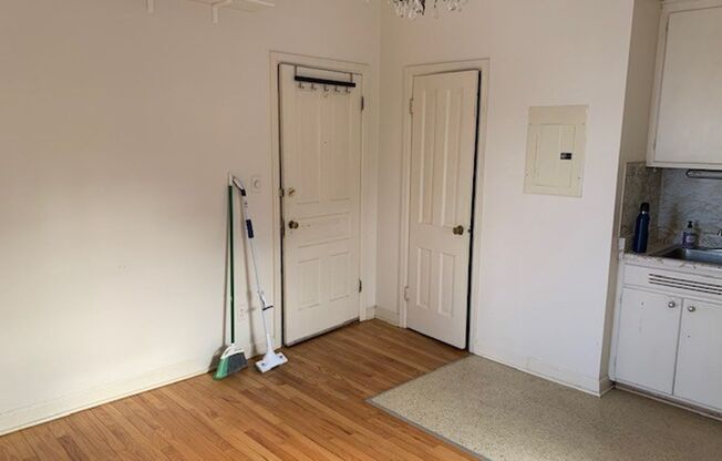 Studio, 1 bath, $985