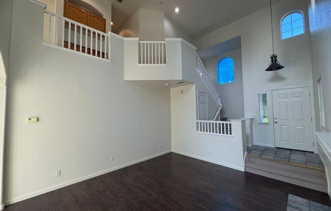 Spacious 2 Story Near Trails & Rose Park