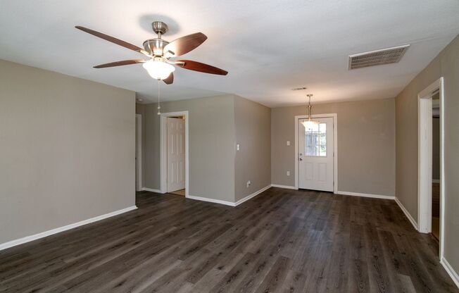 Cozy 3 bedroom, 1 bathroom home located in Terrell, TX!