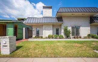 5801 Orchid Ln