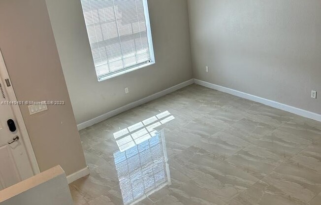 9246 W 33 LN