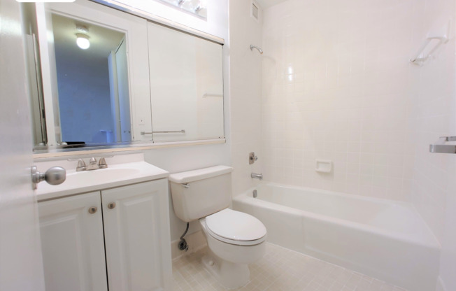 1 bed, 1 bath, 650 sqft, $5,500, Unit 6G