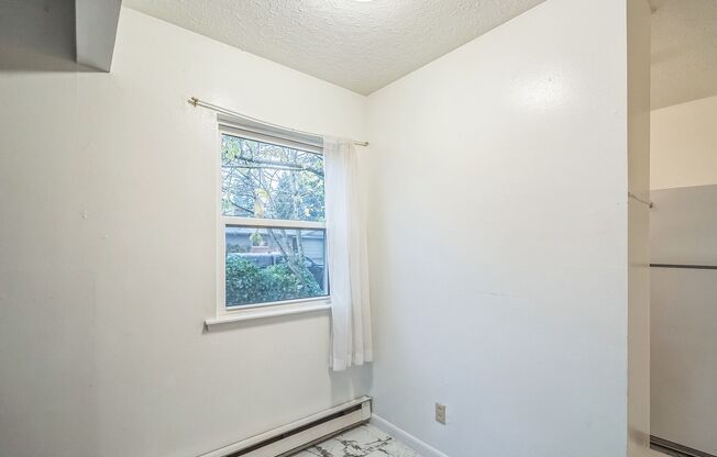 2 beds, 1 bath, $2,195