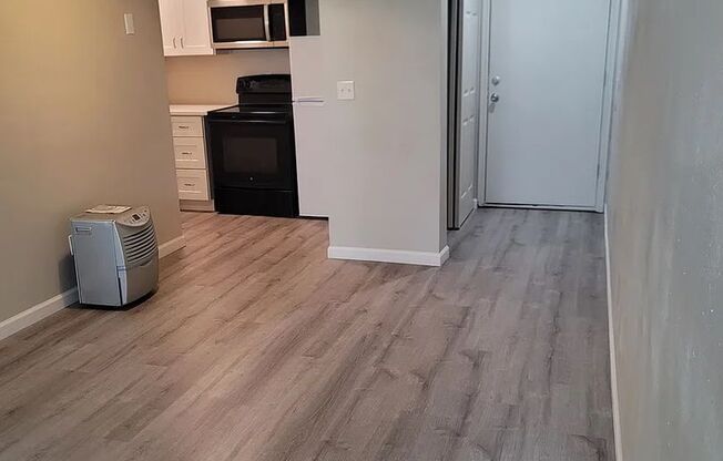 1 bed, 1 bath, 605 sqft, $990, Unit #111