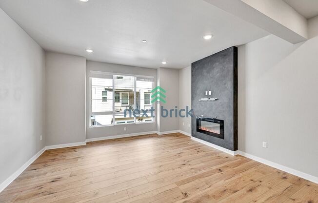 2 BEDS & 2.5 BATH TOWNHOUSE FOR RENT