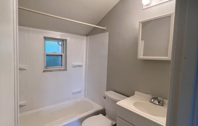3 beds, 1 bath, 975 sqft, $1,375, Unit 3315J