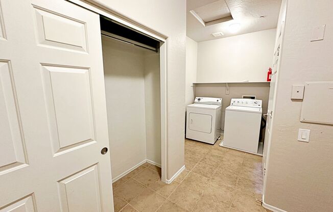 3 beds, 2 baths, $1,900, Unit # 2013