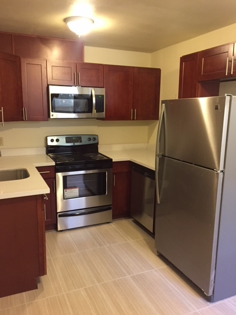 1 bed, 1 bath, 721 sqft, $1,700, Unit 101