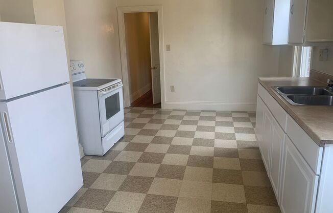 3 Bedroom Apartment 2nd/3rd Floor-West End York City SD