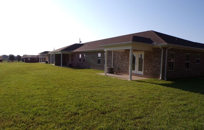 3 beds, 2 baths, $1,500, Unit 323 A LOWE DR