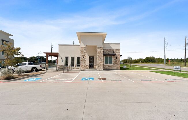1 bed, 1 bath, 712 sqft, $1,385, Unit 214