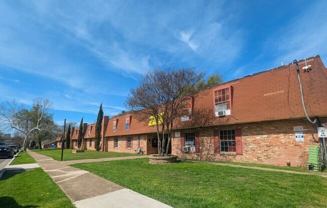 Charming Apartments, All Bills Paid!