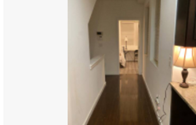 2 beds, 1 bath, $1,600, Unit 1F