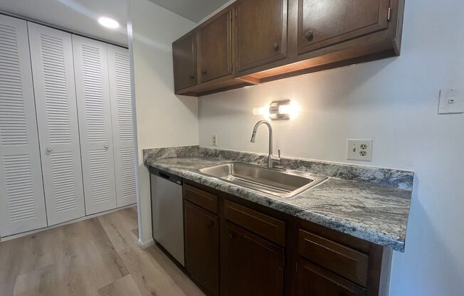 1 bed, 1 bath, $1,095, Unit 36
