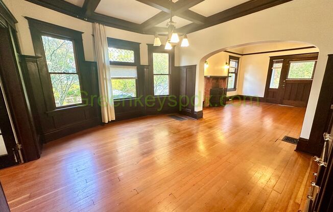 4725 and 4727 NE 10th Ave