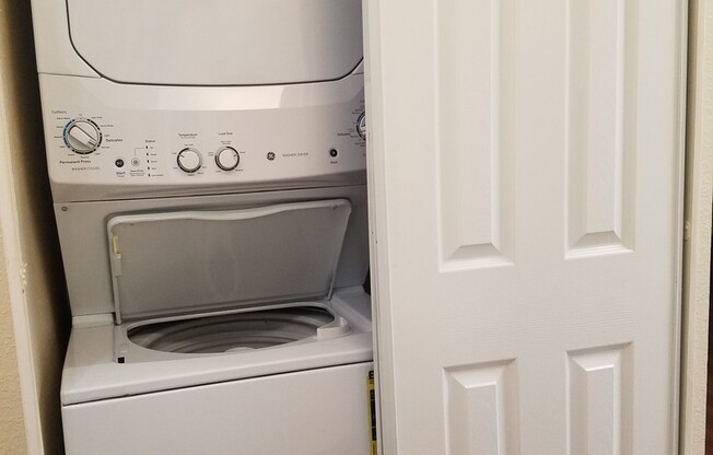2 beds, 1 bath, 832 sqft, $1,750, Unit 210
