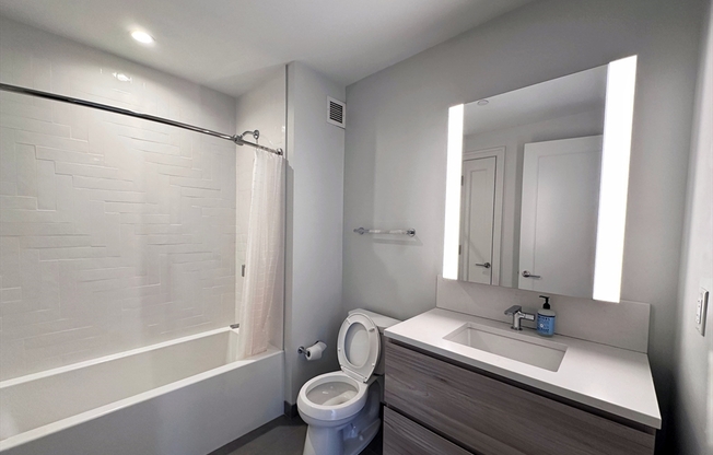 2 beds, 2 baths, 1,030 sqft, $9,000, Unit 1705