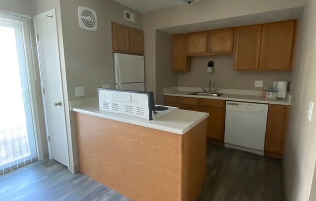 2 beds, 1 bath, 869 sqft, $1,139, Unit 2914B
