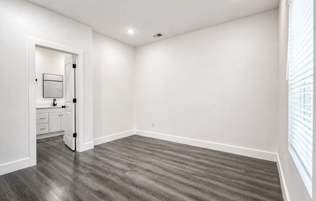 3 beds, 2.5 baths, 1,366 sqft, $1,499, Unit 1320