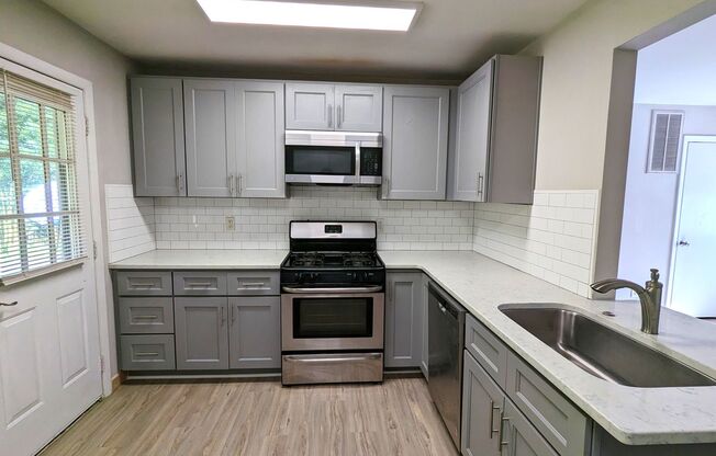 3906 Lexington