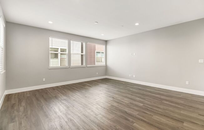 Move-In Special! Beautiful Alkali Flat Rental!