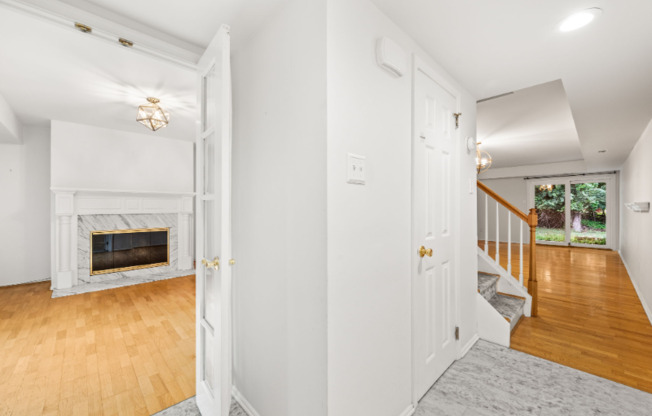 404 WORTHINGTON DR