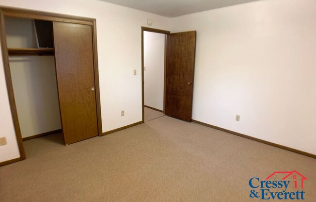 2 beds, 1 bath, $1,300