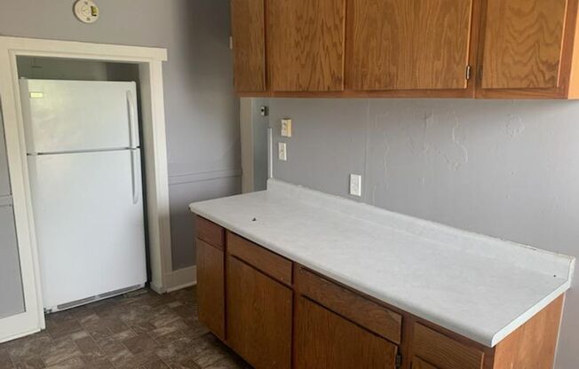 2 beds, 1 bath, $910, Unit 224