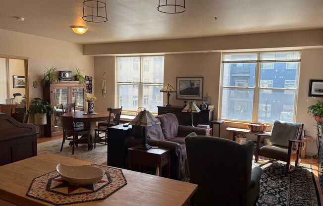 2 beds, 2 baths, 926 sqft, $1,600, Unit 301