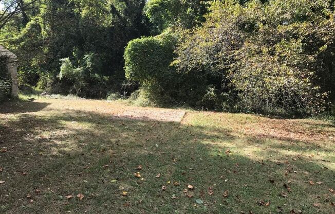 3 bedroom house on quiet dead end! All electric, Cental Ac, hardwoods and Laundry provided!