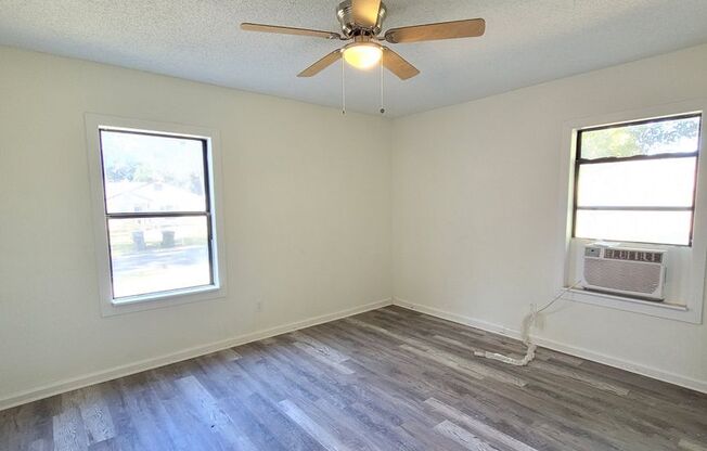 2 beds, 1 bath, $1,295