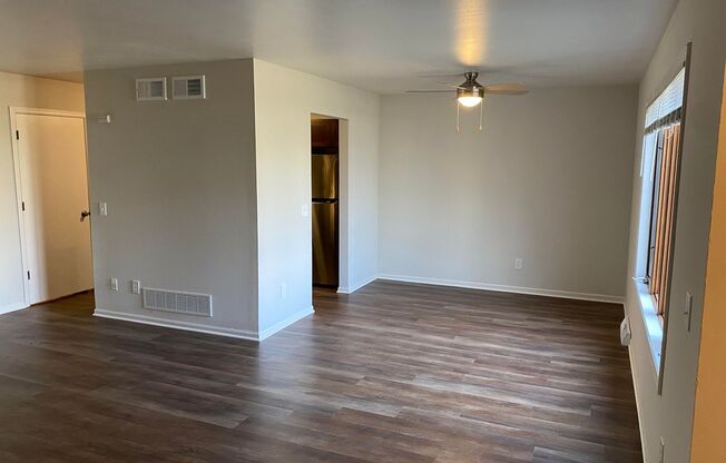 2 beds, 1.5 baths, 1,150 sqft, $1,915, Unit 4