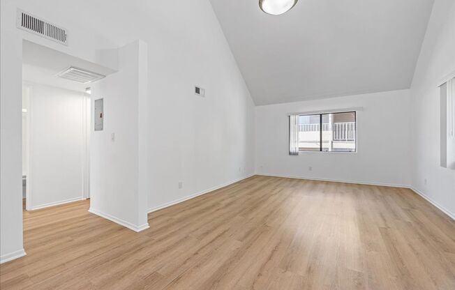 448 W WINDSOR RD
