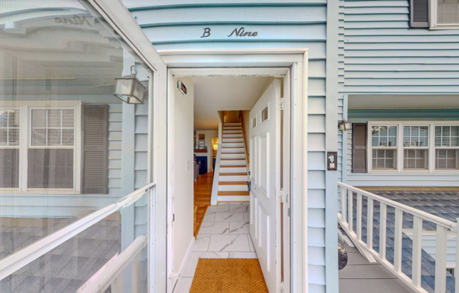 Beautiful 2 Bedroom Multi Level Condo