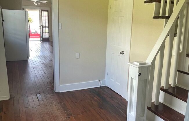 3BD/2BA Independent Bedrooms, W/D Included, Back Courtyard