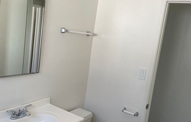 2 beds, 1 bath, $2,395, Unit 10