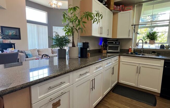 Beautiful unit at The Sonora located near SJ Airport available first week of August!