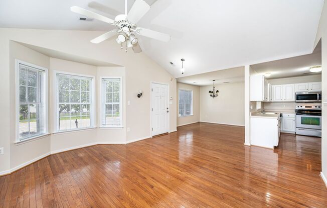 Spacious Home Move In Ready In Twin Hickory