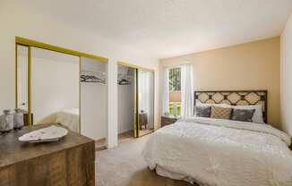 Bedroom at Lakeside Glen Apartments, Florida, 32904