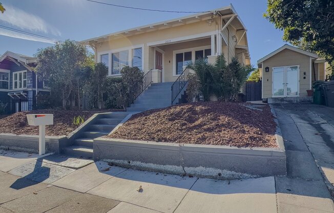 2011 ROSEDALE AVE
