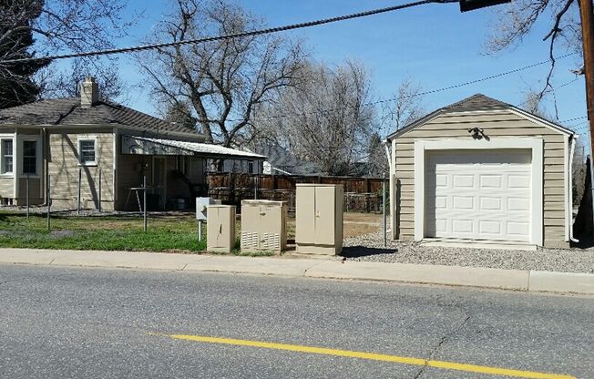 AWESOME 3-BDRM HOME NEAR DU - INCLUDES GARAGE + OFF-STREET PARKING!