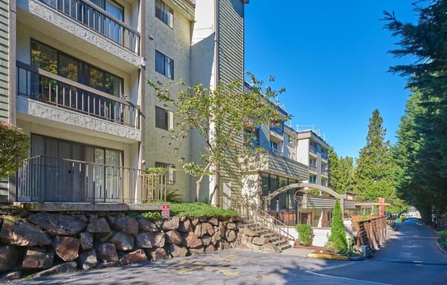 2 beds, 1 bath, 950 sqft, $2,195, Unit 107