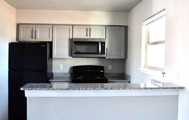 2 beds, 1 bath, 960 sqft, $949, Unit 119