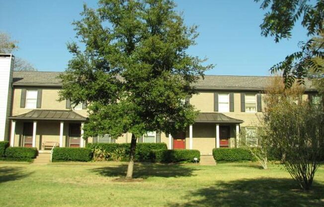 Two-Bedroom, 1-Bath Condo in Bordeaux Village