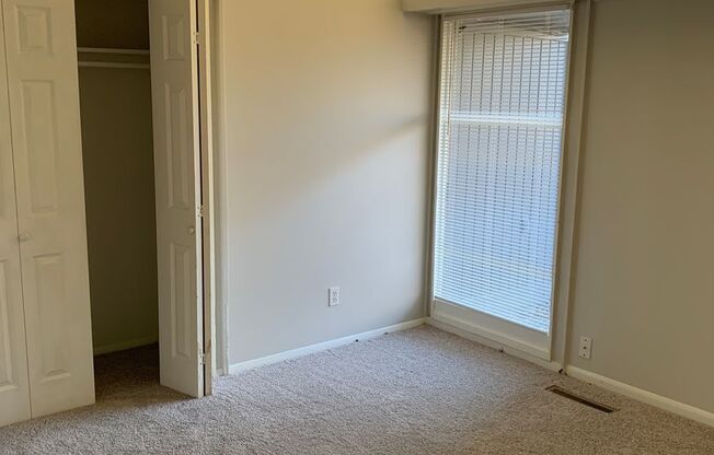 2 beds, 1 bath, 764 sqft, $875, Unit 11B